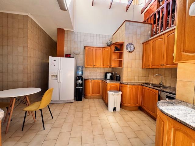 To Let 4 Bedroom Property for Rent in Sea Point Western Cape